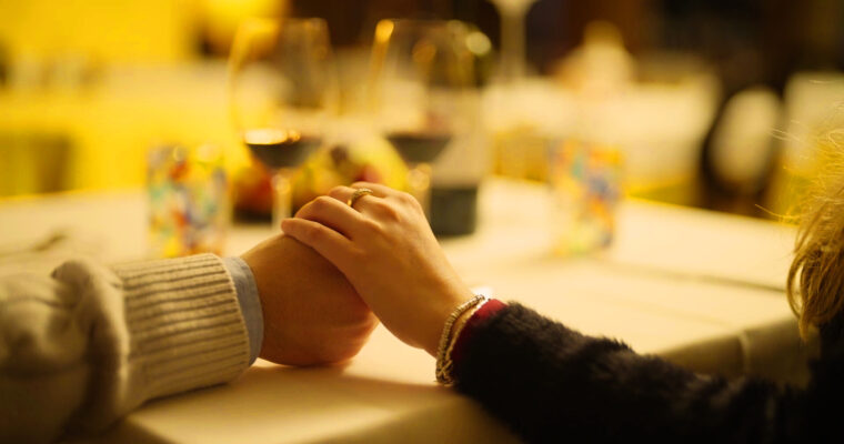 Cena ayurvedica o vegetariana romantica a lume di candela
