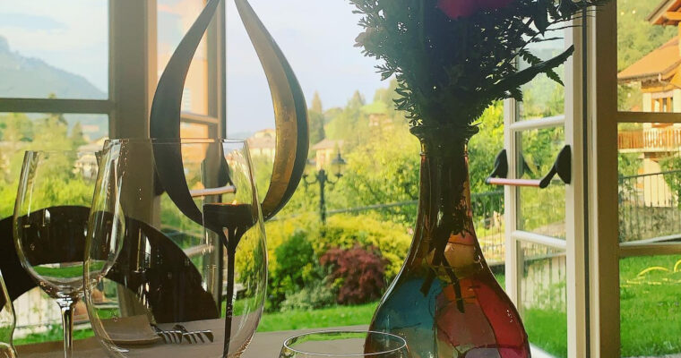 ristorante con menù tipico e vista montagna a Selvino