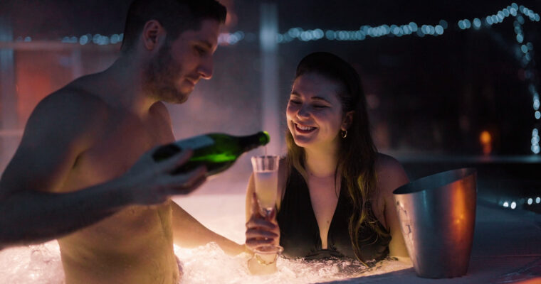 Aperitivo benessere in spa con frutta e vino